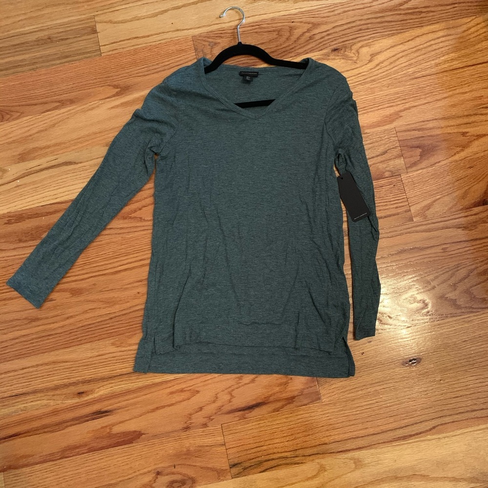 Mercer & Madison green long sleeve v-neck top